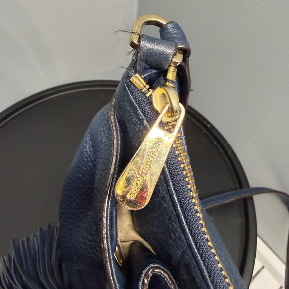 MICHAEL Michael Kors  Leather Crossbody Purse Camden Tassels crossbody EUC - Picture 4 of 9